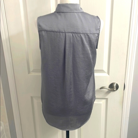 Gray Sleeveless Blouse with Pleated Front and Dress Shirt Collar Size 4 - Picture 3 of 9